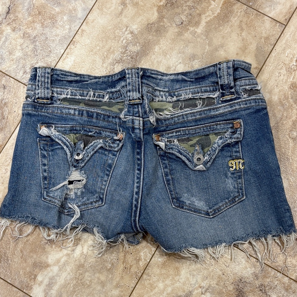 Miss Me Distressed Denim Camo Accent Shorts Size 30